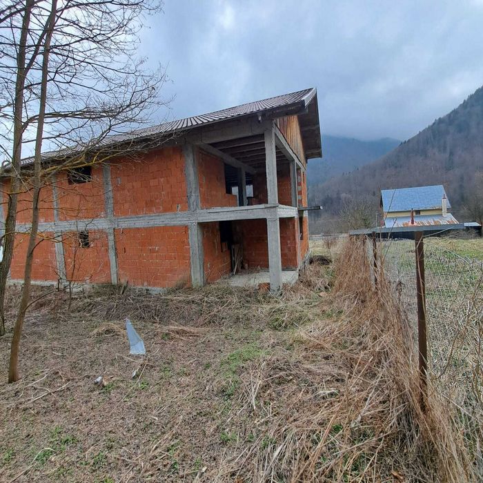 Vând /Schimb! Imobil constructie la rosu plus teren 2151