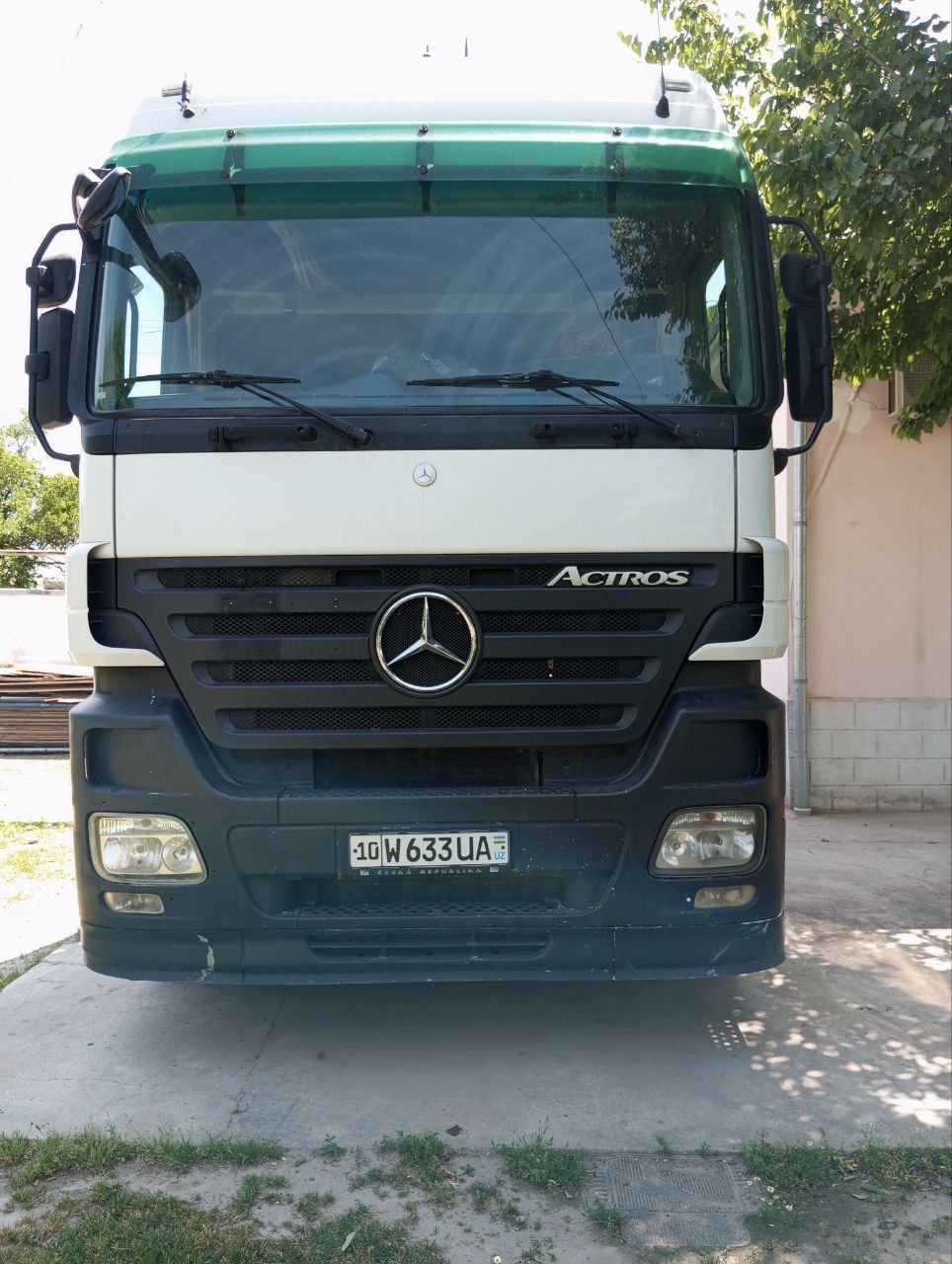 Mersades benz aktros