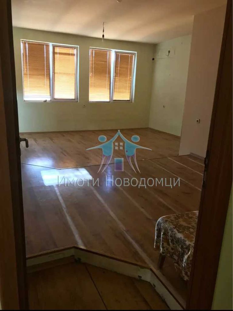 Продава се Тристаен апартамент в Шумен, Пазара - 88 кв.м за 1438 €/кв.м - Снимка #2