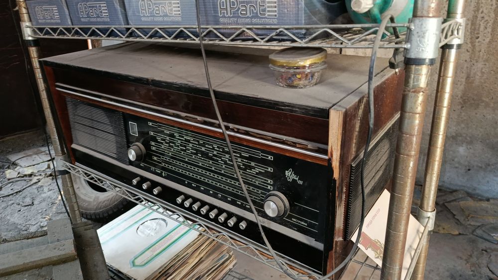 Продам виниловые пластинки проигрыватели ,магнитофоны, колонки .