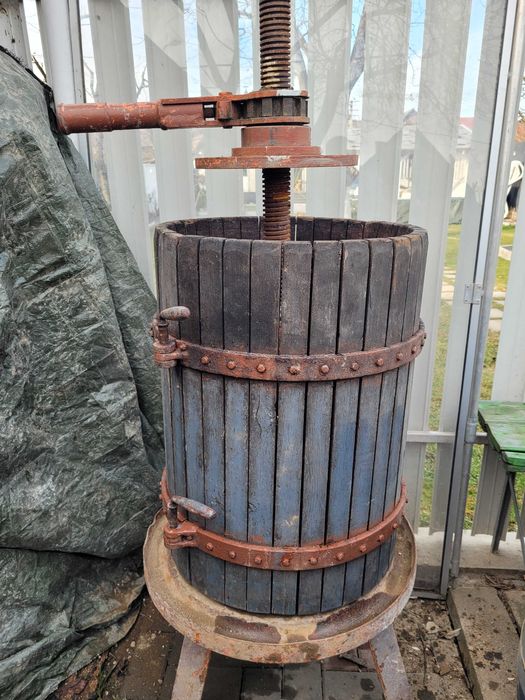 Vand presa struguri si zdrobitor struguri