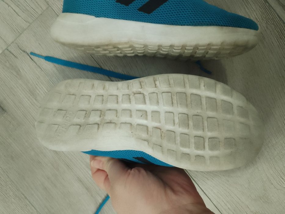 Adidas marimea 28 . Pret 50 lei