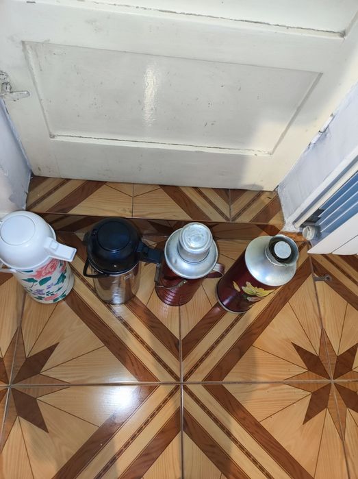 Vand  Termosuri Ieftine,  de 1,8-2 l ca in poze.