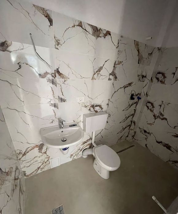 Aplic vinarom și lavabil glet și finisaje fine Decopertări pun gresie