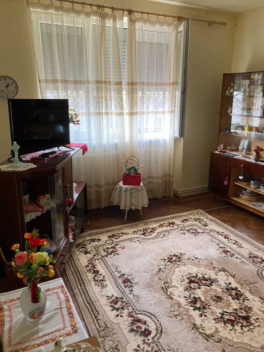 VAND APARTAMENT 2 camere zona centrala 58.000 Euro