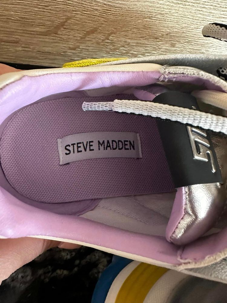 Сникърси  на Steve Madden