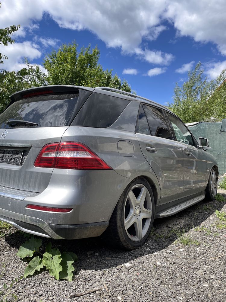 Mercedes ml 250.