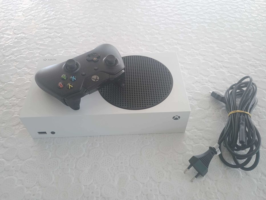 Xbox Series S – stare excelentă, curățat recent + controller
