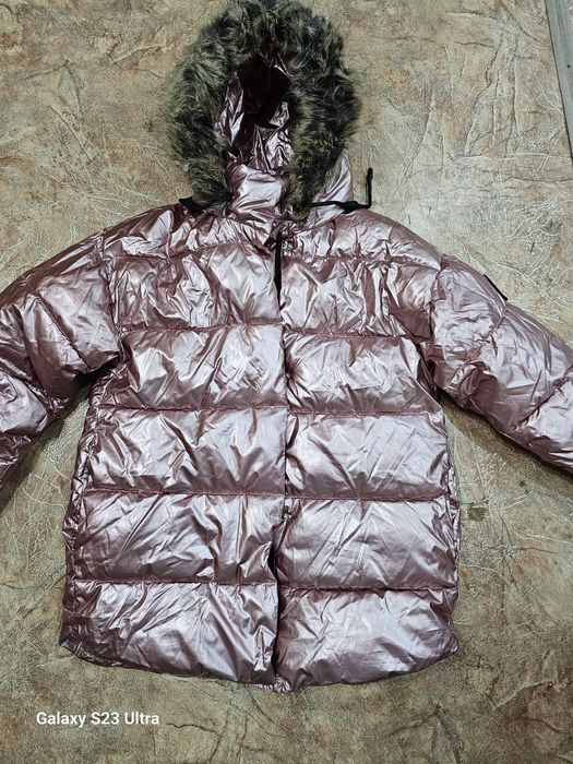 Зимняя фирменная куртка на девочку