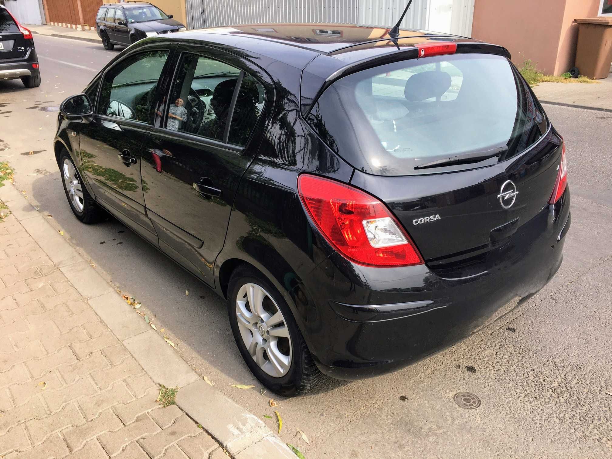 Opel CORSA D  1,2 benzina, 80CP proprietar