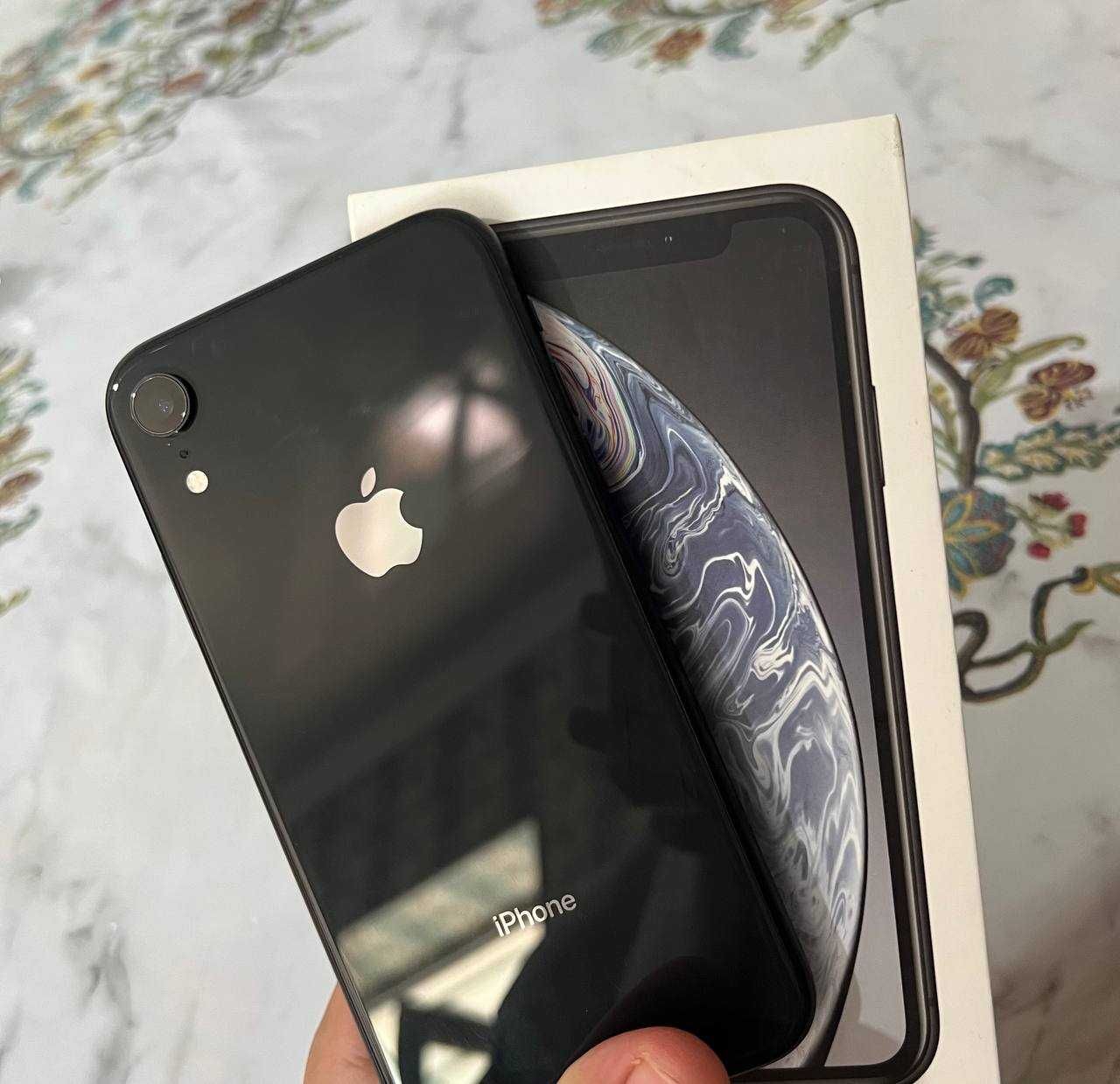 iPhone XR 64 GB qora (black)