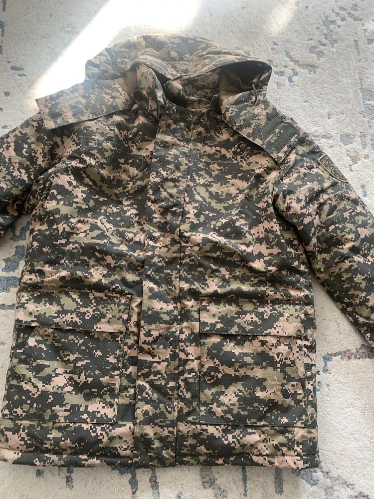 Продам срочно, дешево новуую комуфлированную куртку, зимнюю