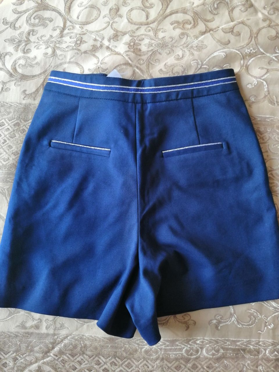 Pantaloni cu eticheta Naf naf