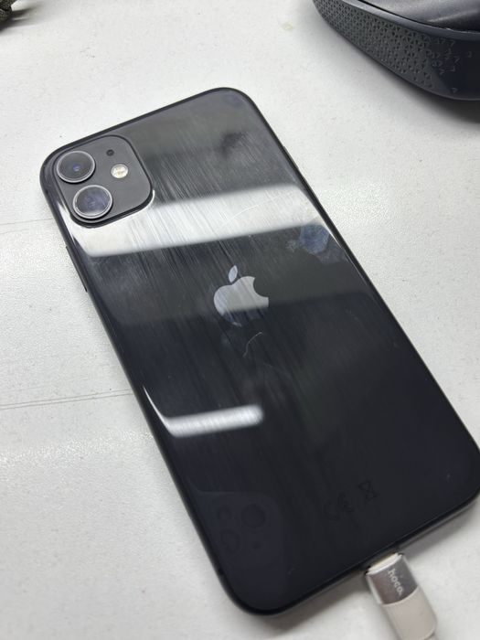 Продам айфон 11