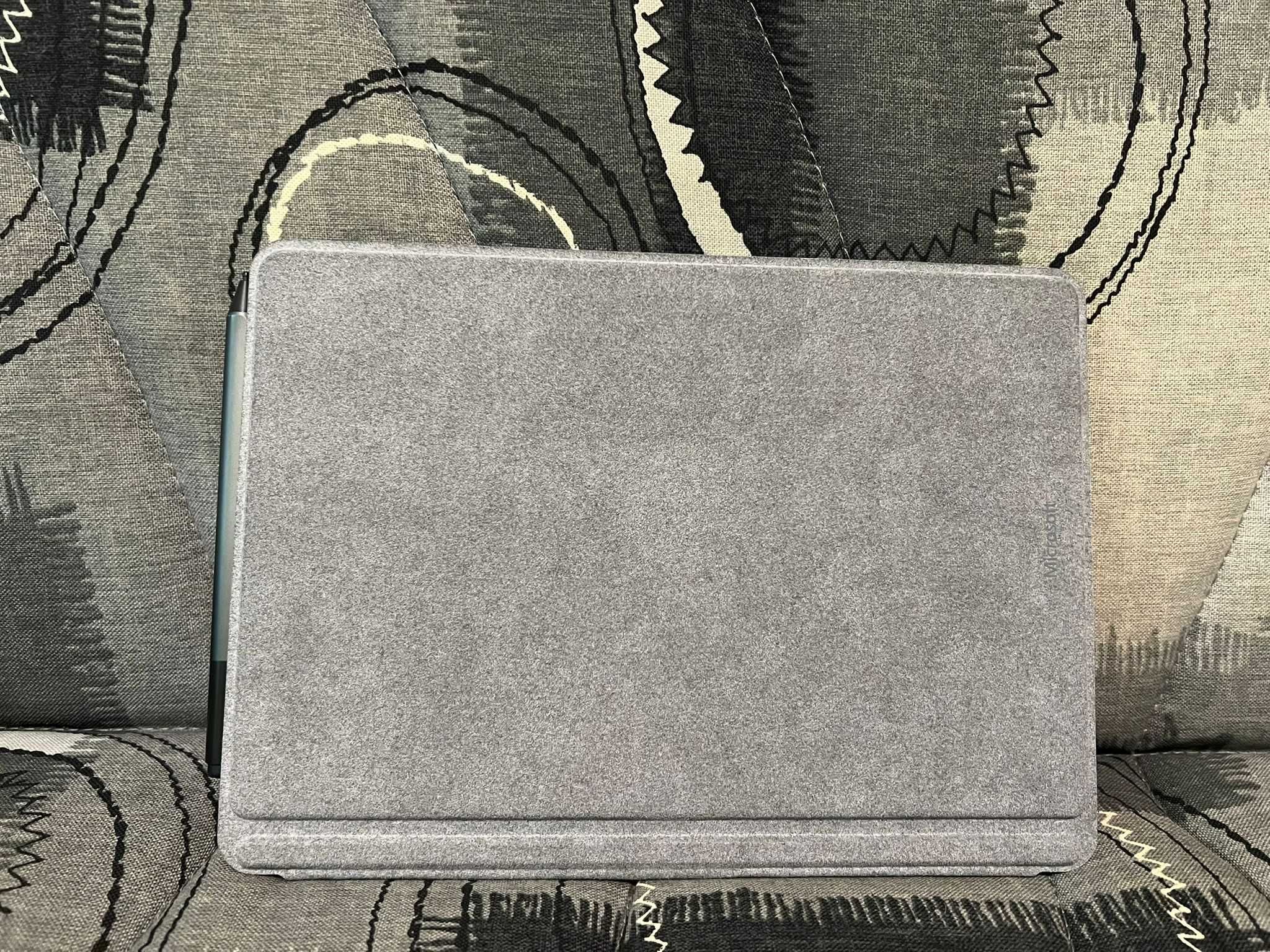 Vând Surface GO 2 varianta de vârf cu Intel Core M3 și 8gb ram