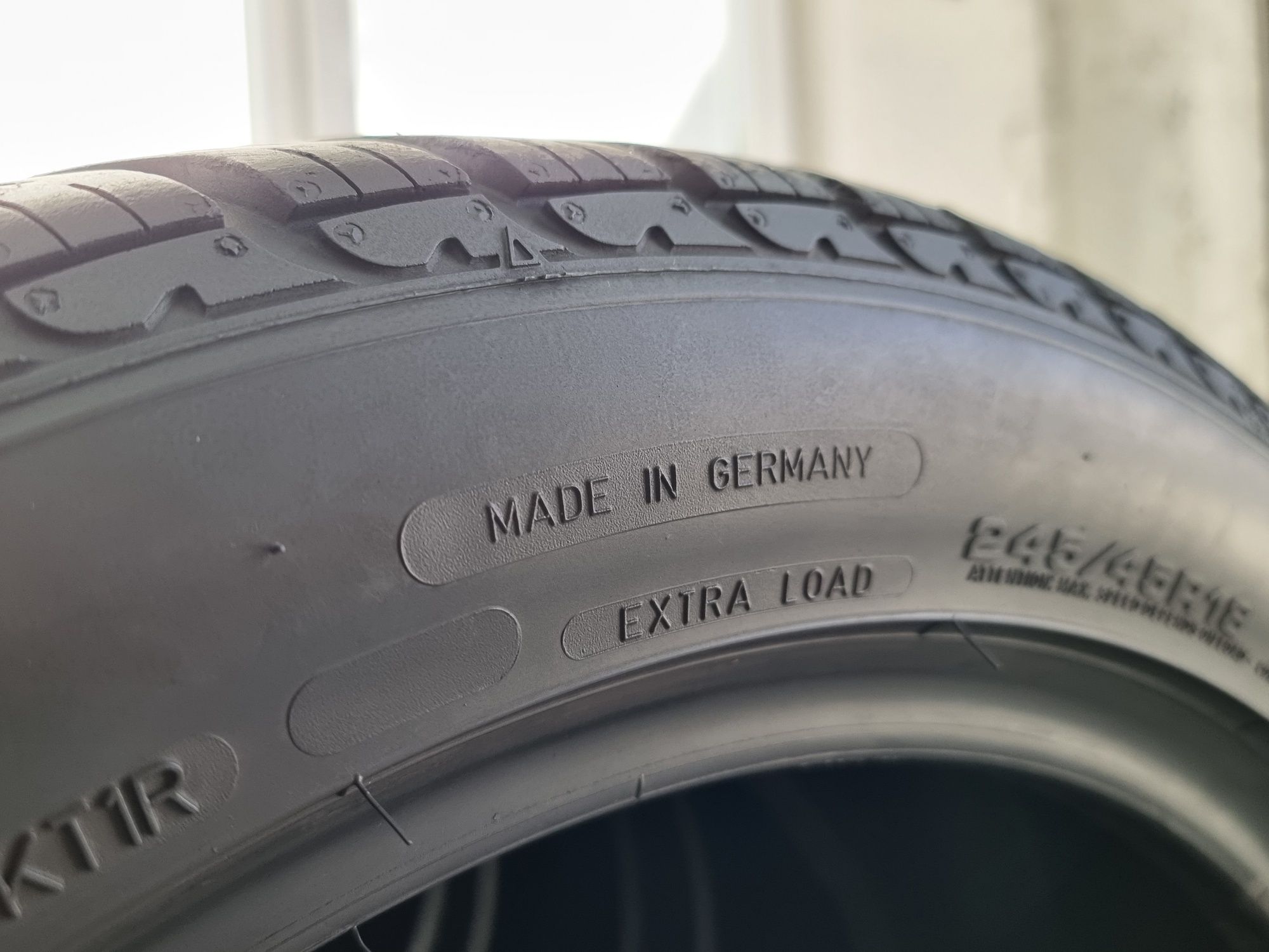 "Dot 21" 245/45/18 Goodyear 4Броя: 440лв 7мм Run On Flat