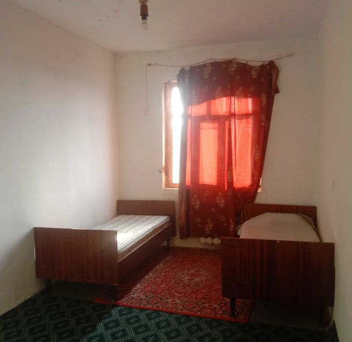 В Мирабадском р.возле Электроаппарат сдается 2х комнатная квартира