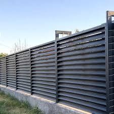 garduri tip jaluzea șipcă metalică si porti din fer forja