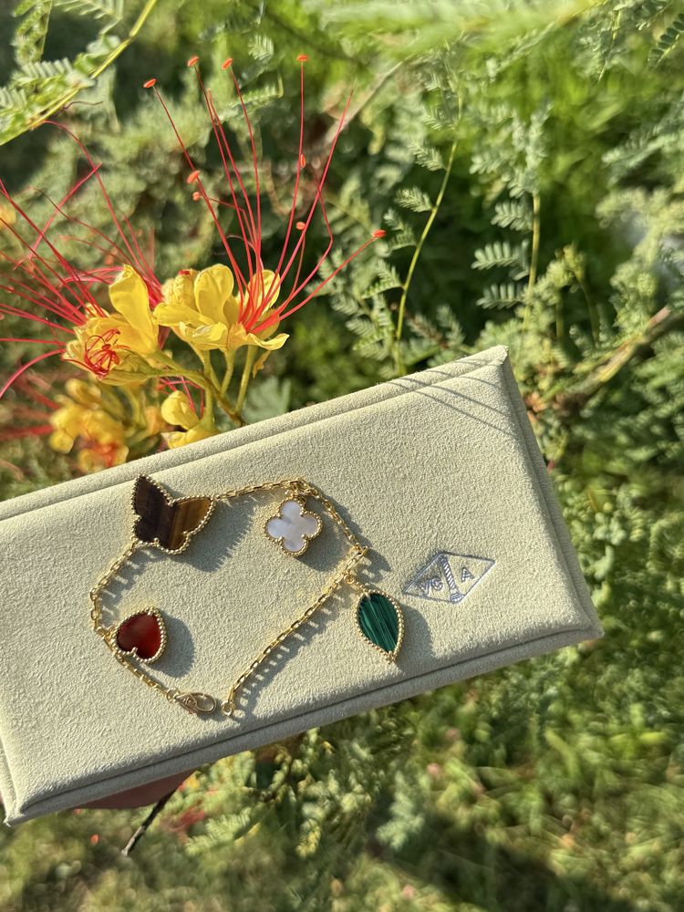 Гривни Van Cleef & Arpels
