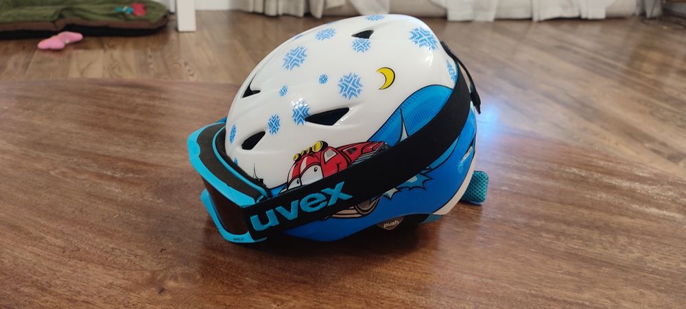 Детский горнолыжный шлем  UVEX airwing 2