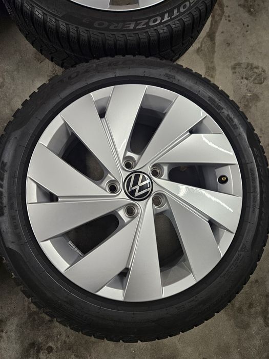Оригинални джанти за Vw със зимни гуми Pirelli 205 50 17
