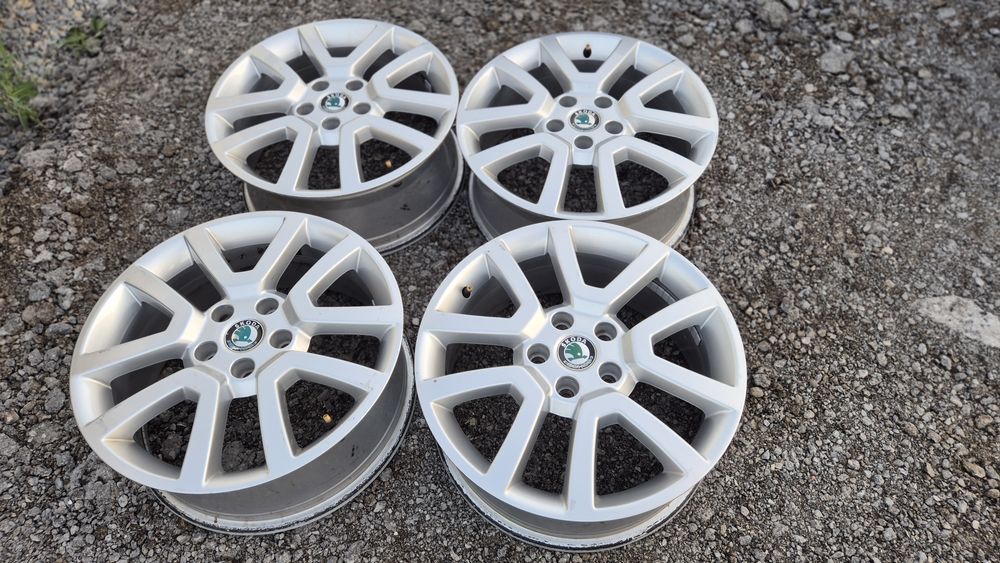 Оригинални джанти Шкода 5/112 Skoda Yeti 5x112

Употребявани, Шумен