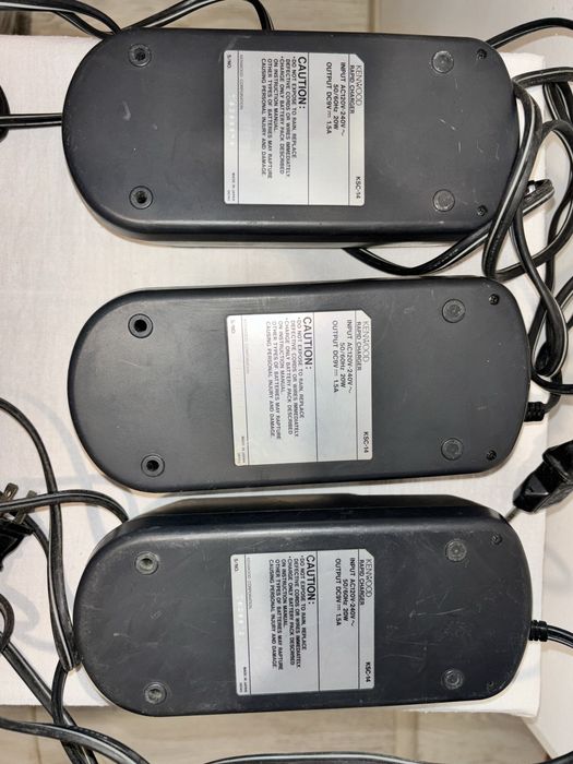 Stație emisie-recepție Kenwood TK-353 + încărcător Kenwood KSC-14