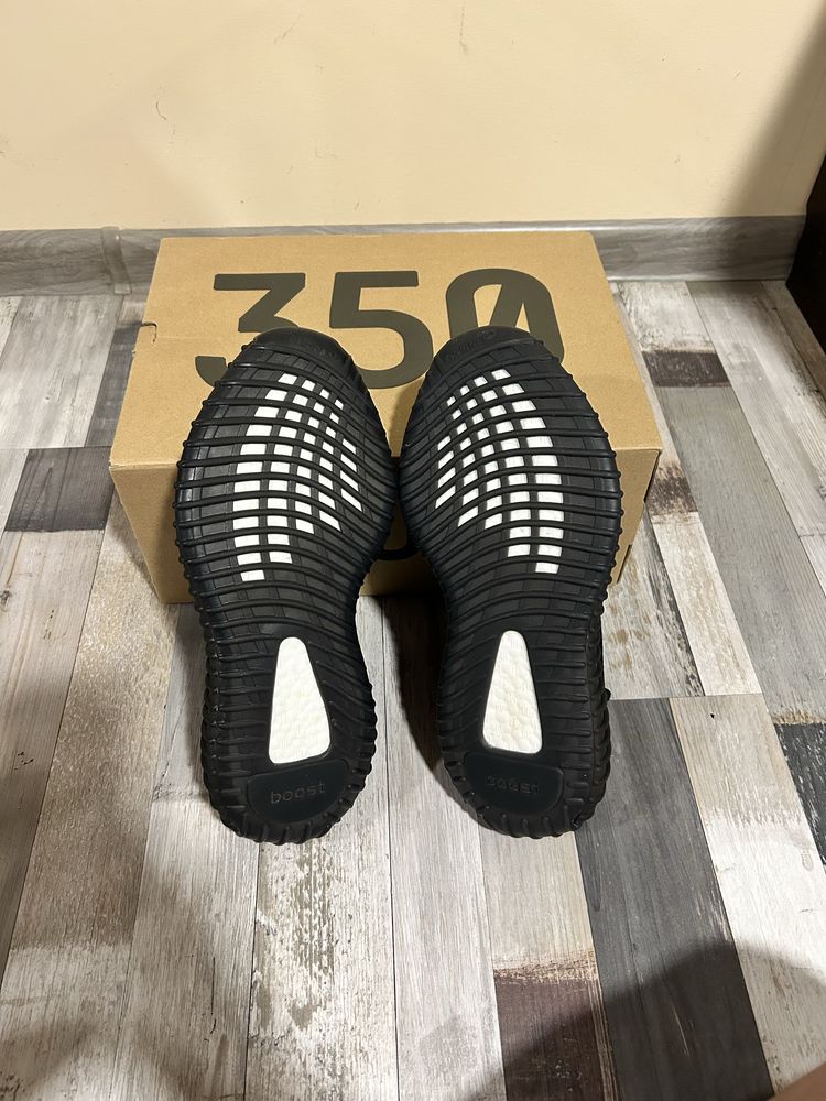 Оригинални Yeezy 350 v2 "Core Red"