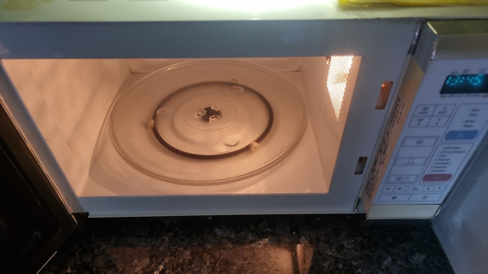 Chilipir! Cuptor cu microunde PANASONIC in stare perfecta de funcționa