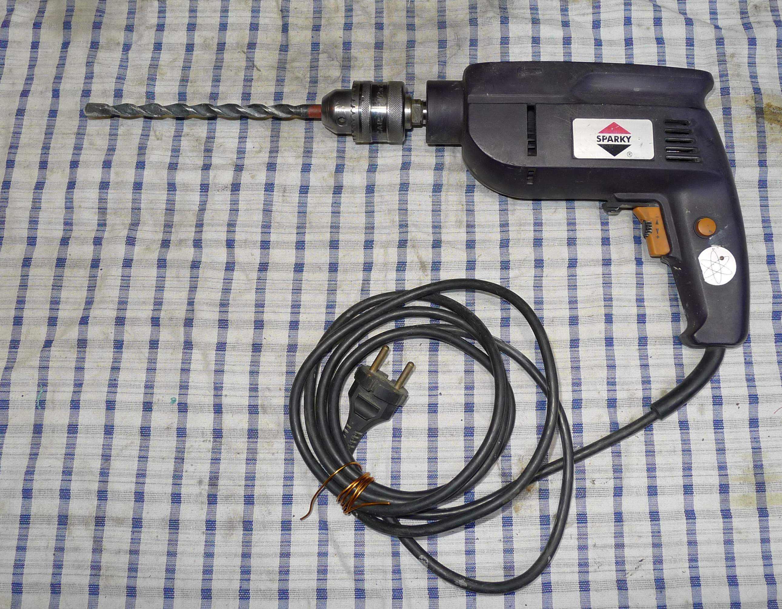 Легендарна корекомска бормашина Black&Decker + Sparky