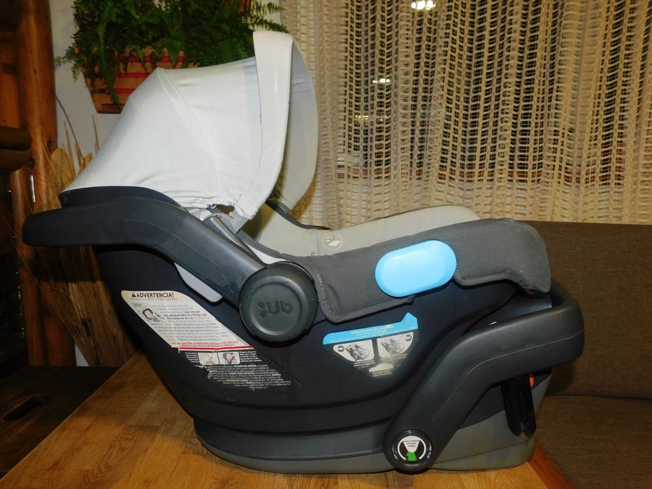 Pachet UPPABABY MESA scoica (0-13 kg) + bază Isofix