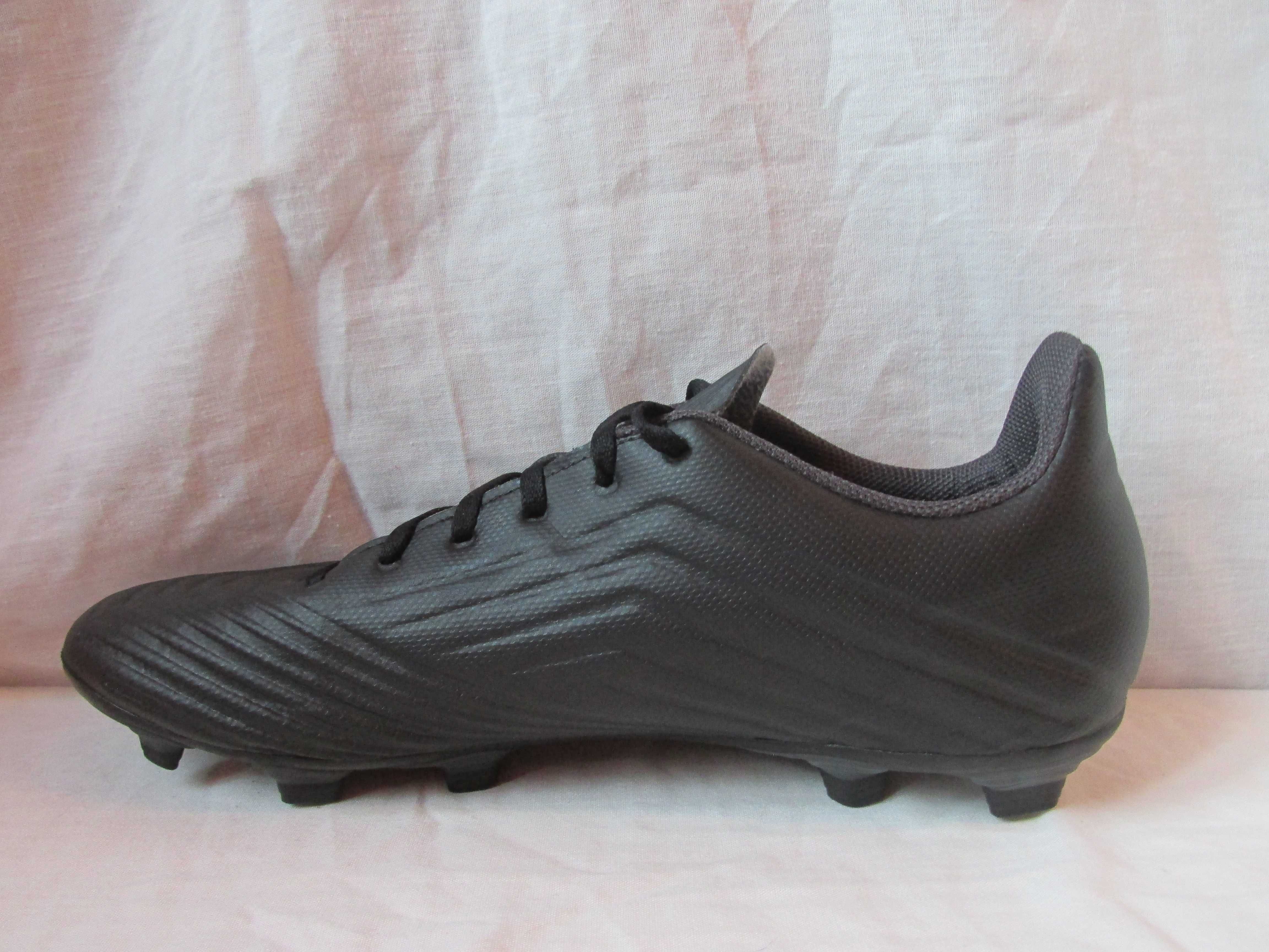 Crampoane/pantofi fotbal Adidas Predator ,marimea 44-44.5 (29 cm)