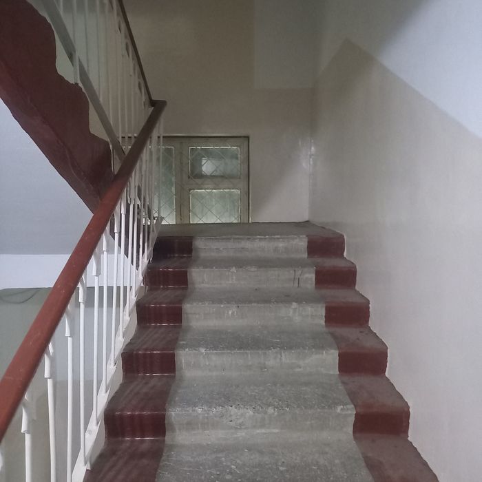 Октябрь бозор квартира 2 хонали сотилади