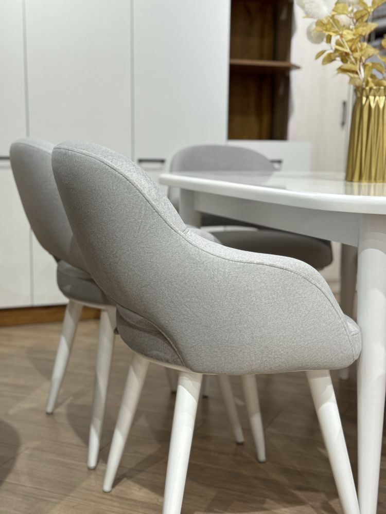 Комплект стол и стулья от Comfrot Mebel