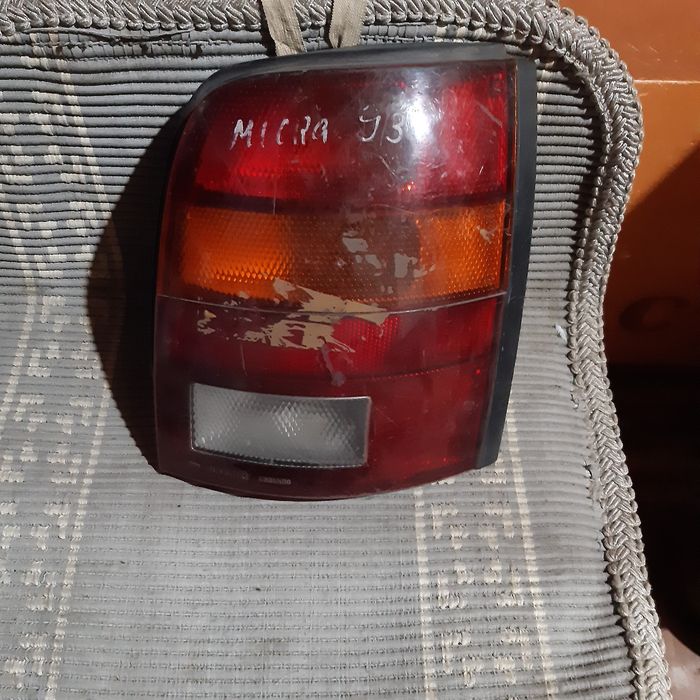 Фонарь задний на Нисан микро правый