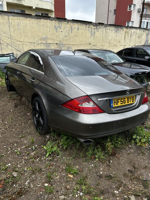 Dezmembrez Mercedes w219