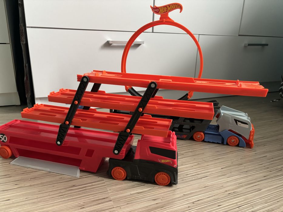 Camion transportator Hot wheels