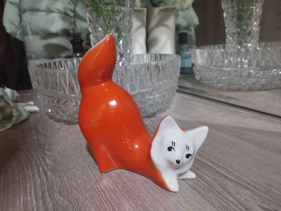 Фарфоровая статуэтка Лисенок