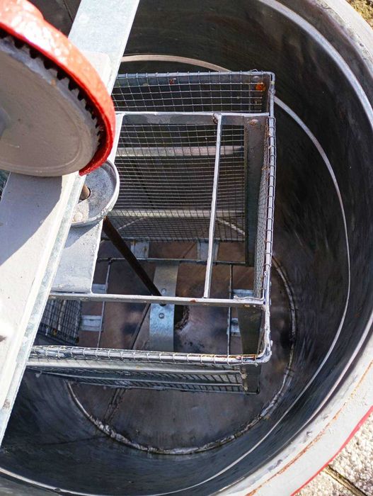 Центрофуга за мед