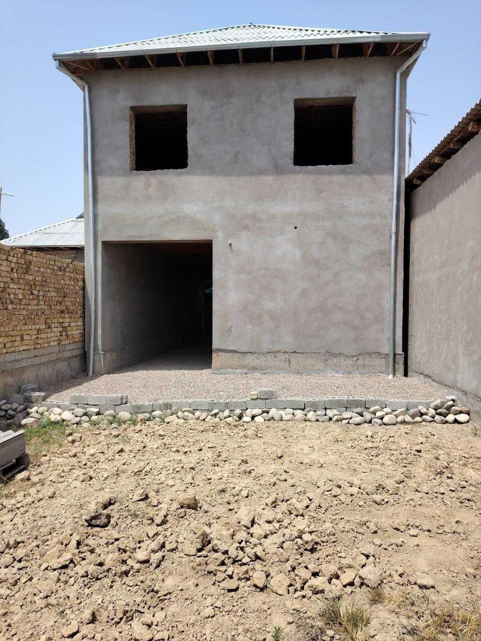 Hovli uy sotiladi