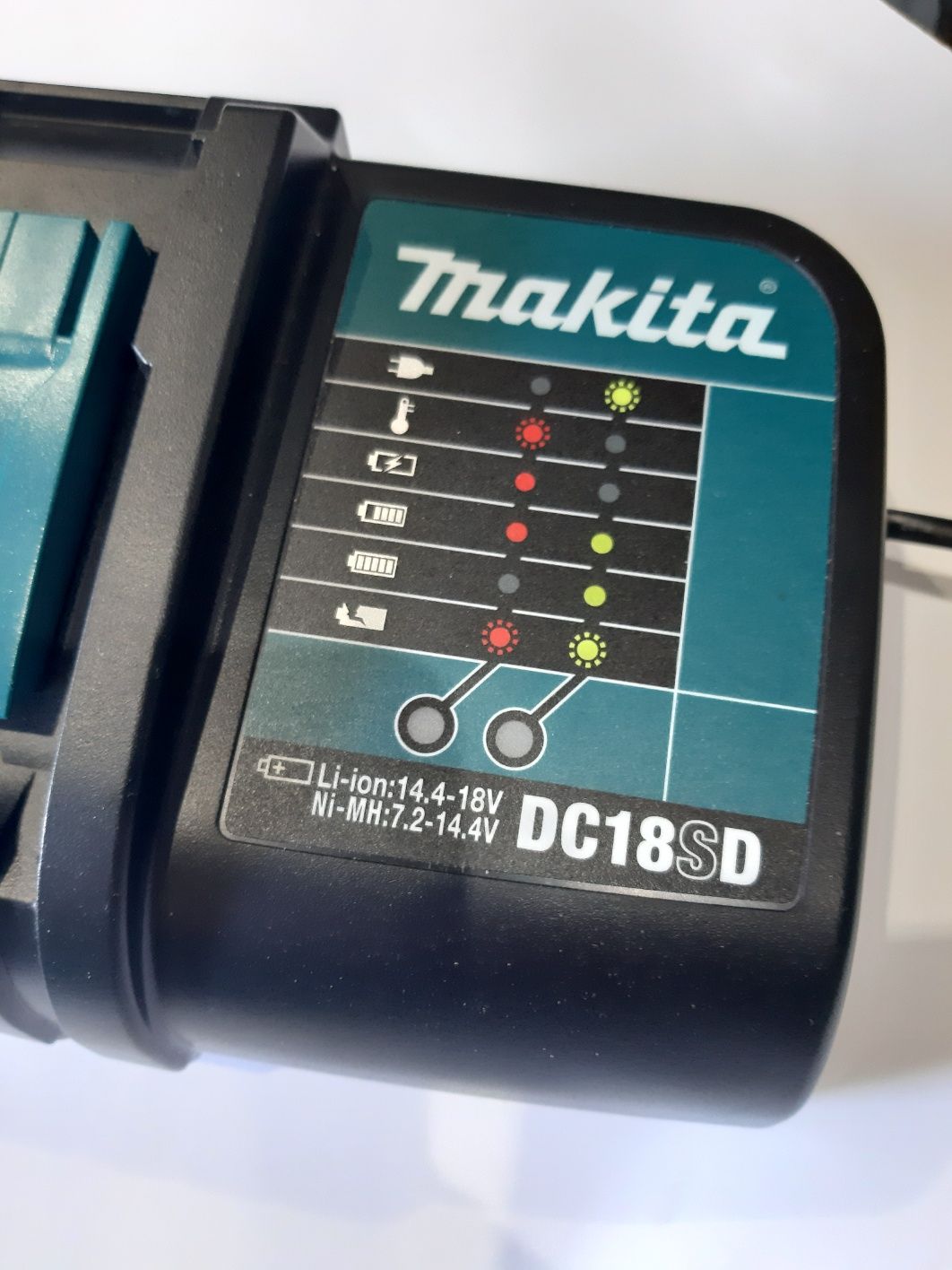 Makita Зарядно устройство DC18SD