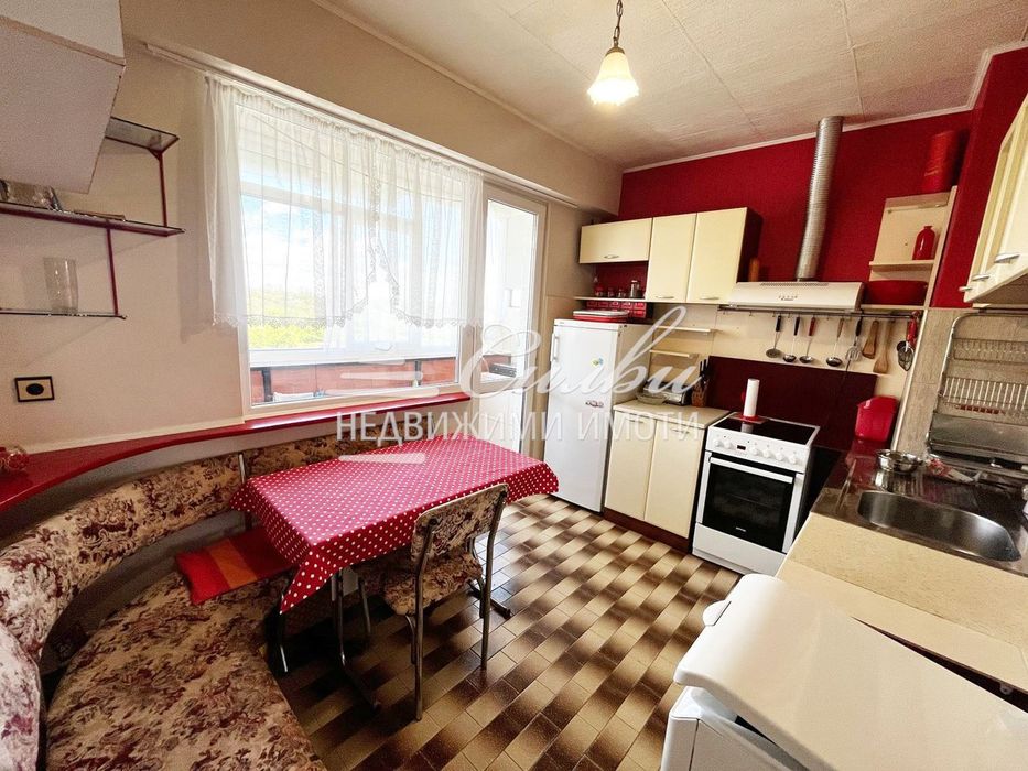 Тристаен апартамент - кв. Тракия!