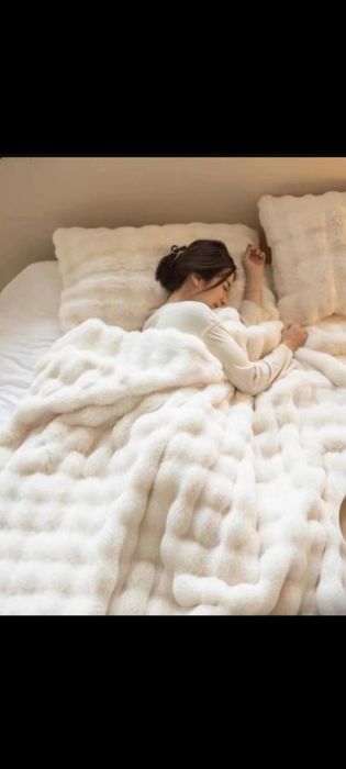 Меховые пледы -акция! Очень теплые,плотные,нежные-премиум качество.