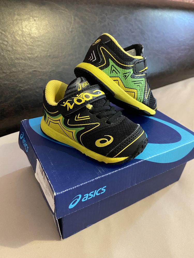 маратонки Asics номер 19,5