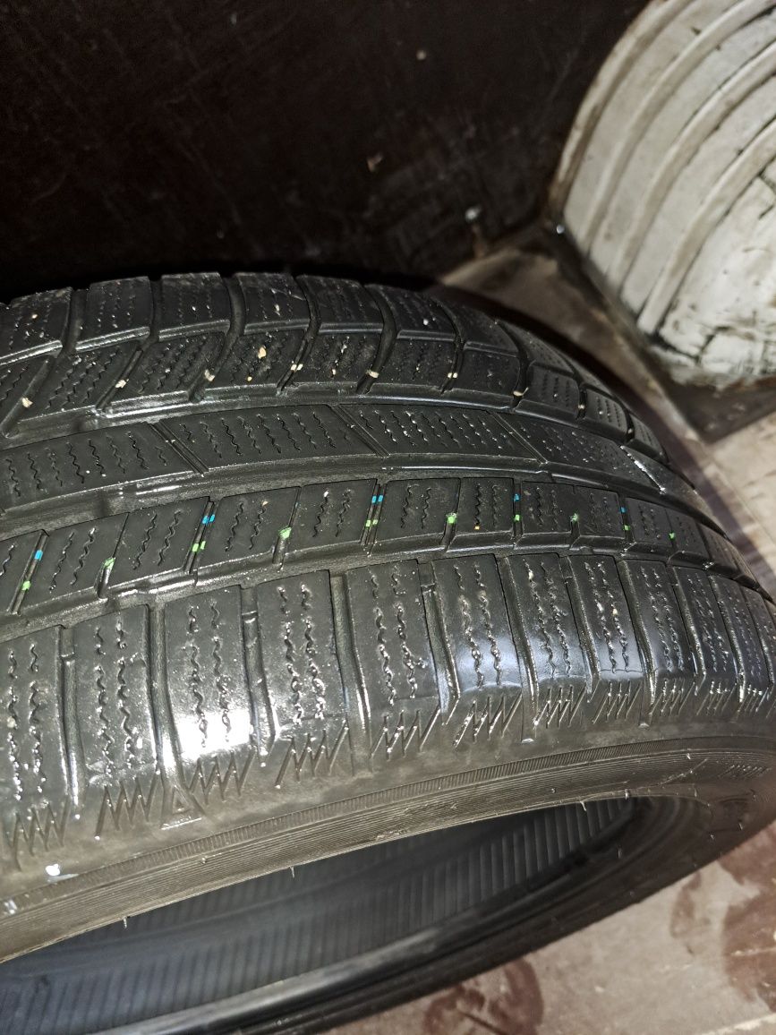 Зимни гуми 17-ски 205/50R17 марка TOYO