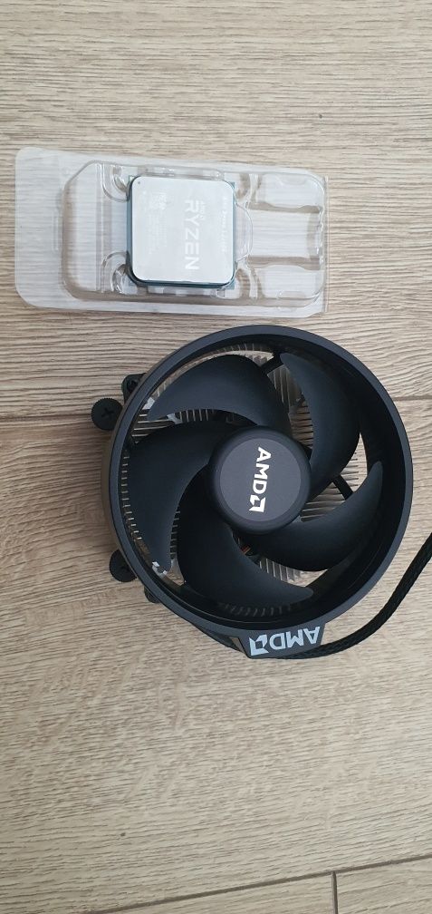 Procesor Ryzen 2200G AM4 + cooler