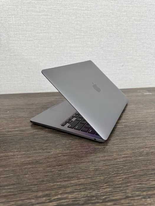 Продам MacBook Pro 13-inch (8GB memory/ 256 GB SSD / M2)