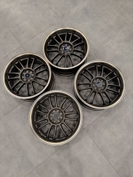 R17 Sport model wolk