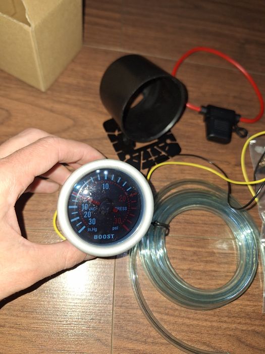 Vând ceas boost cu accesorii