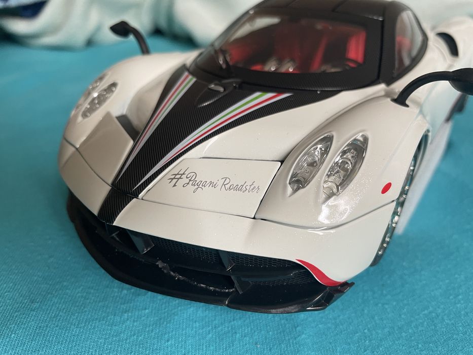 Pagani Huayra - Che Zhi - 1:18 - звук и светлини, нова (в стиропор)